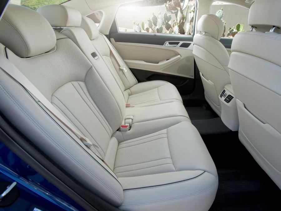 Интерьер Hyundai Genesis 2014 года  (NA) (фото 8 из 105)